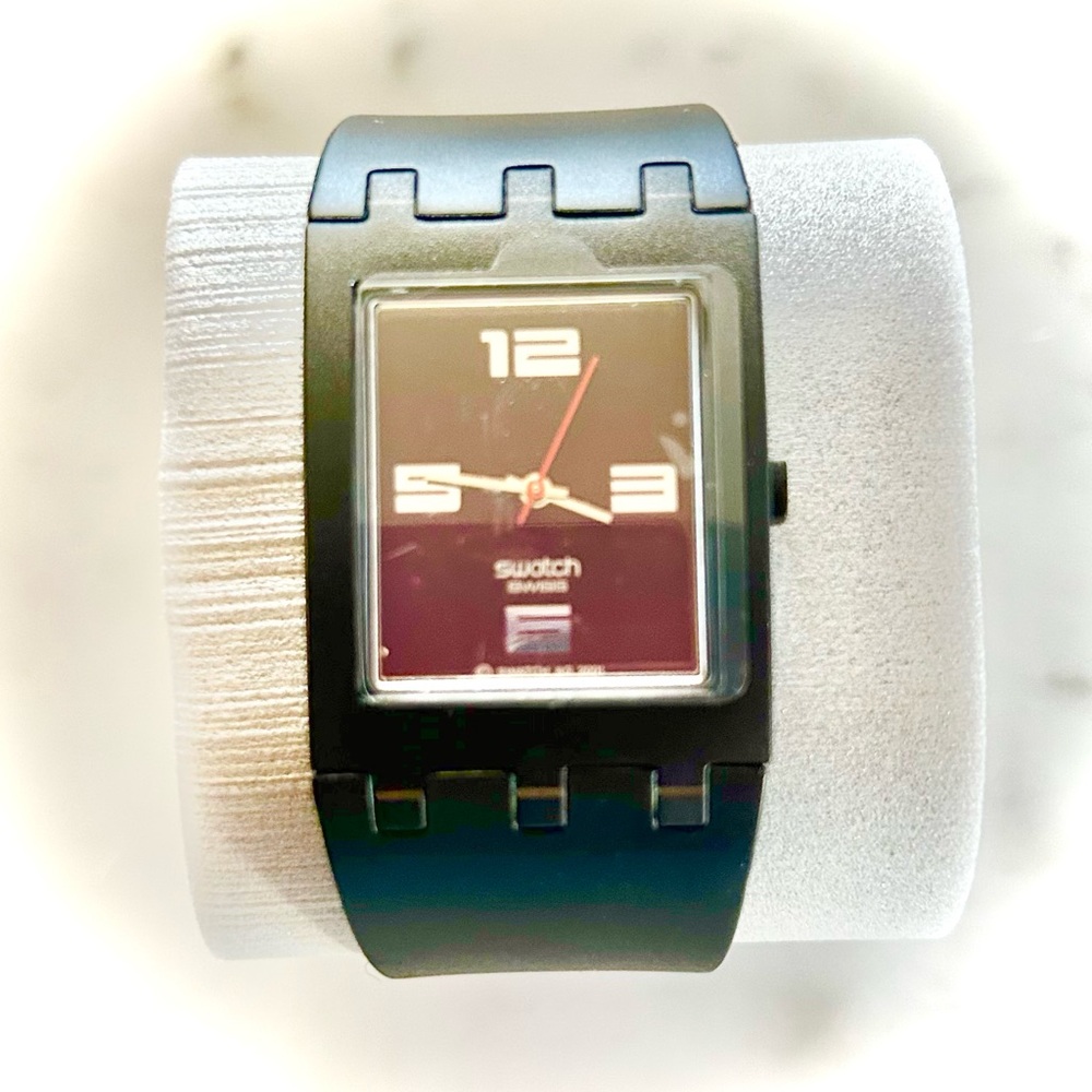 Swatch SAUG10125 square rubber strap NEW old stock